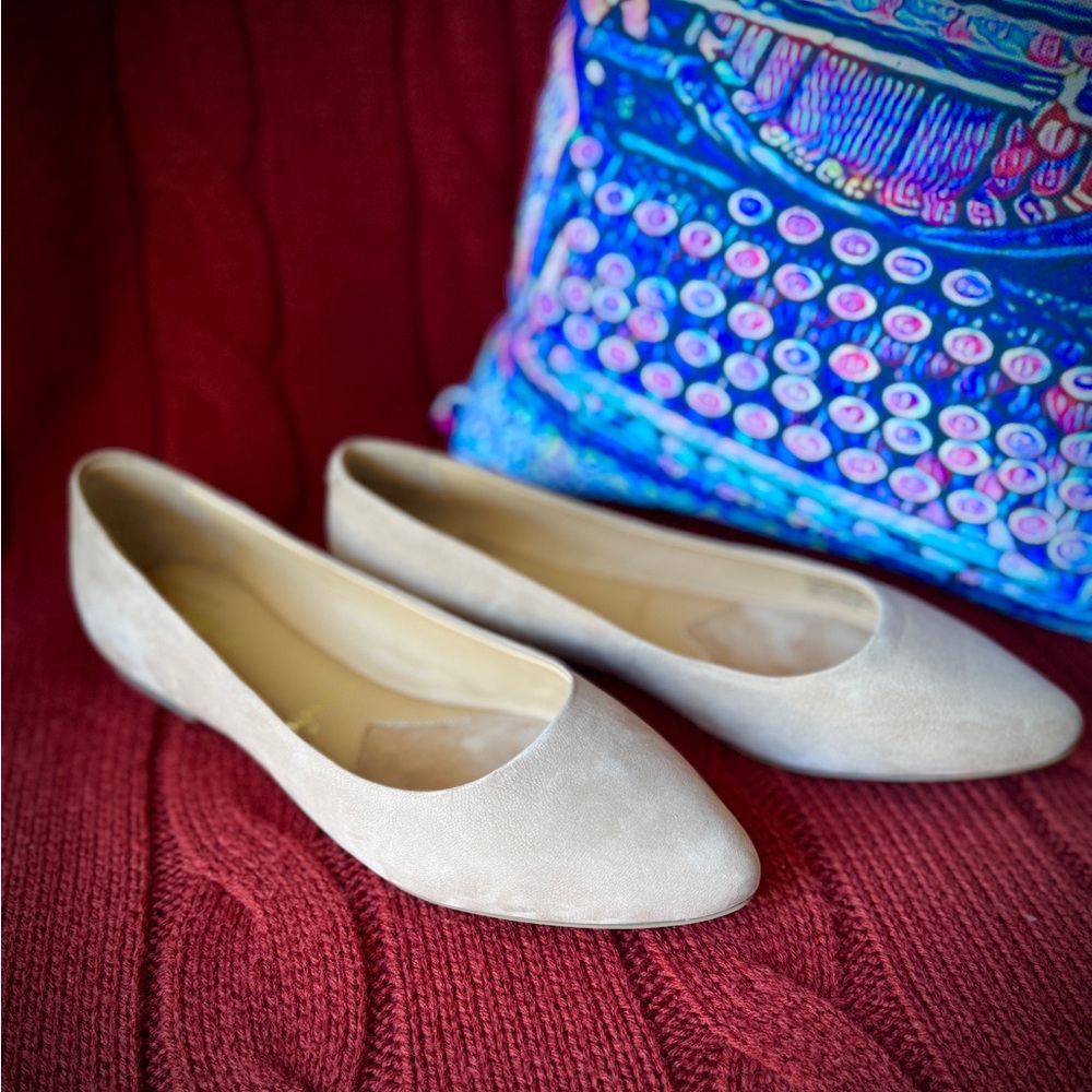 Trotters Taupe Nubuck Women's Ballerina Flats